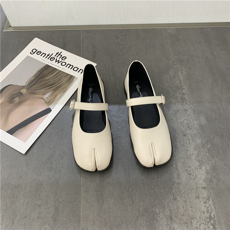 Gentle-Step Tabi Flats