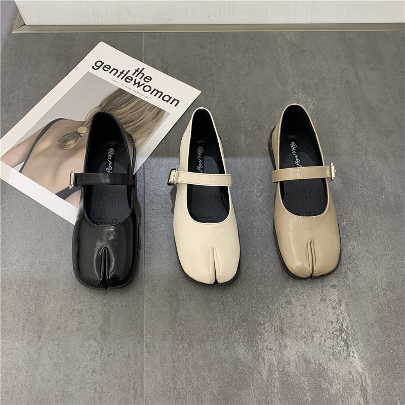 Gentle-Step Tabi Flats