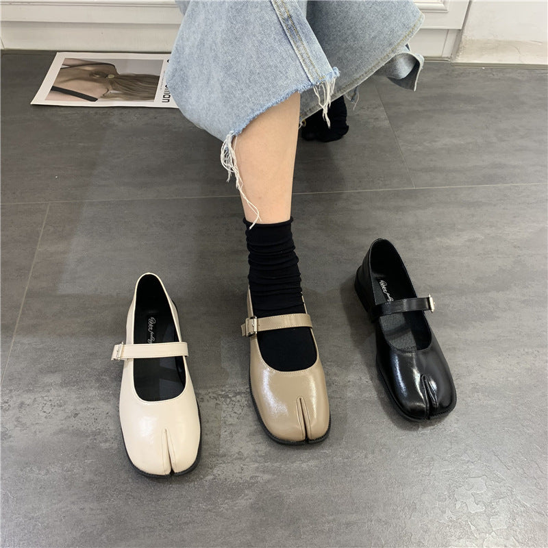 Gentle-Step Tabi Flats
