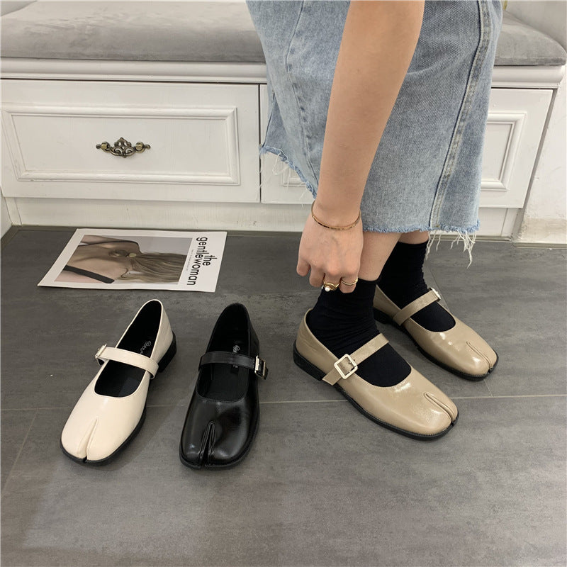 Gentle-Step Tabi Flats