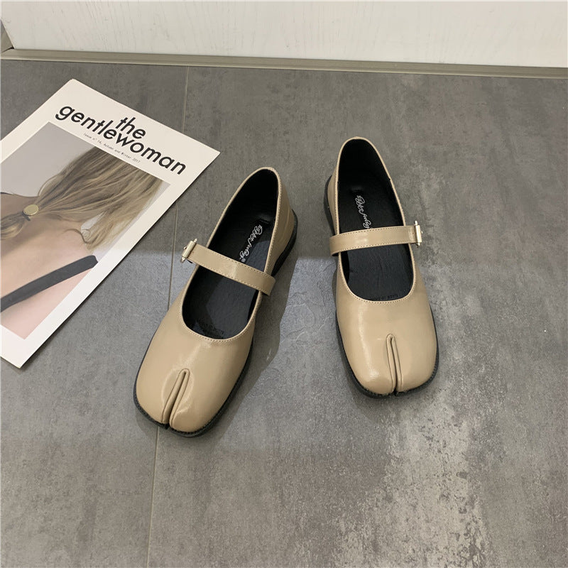 Gentle-Step Tabi Flats