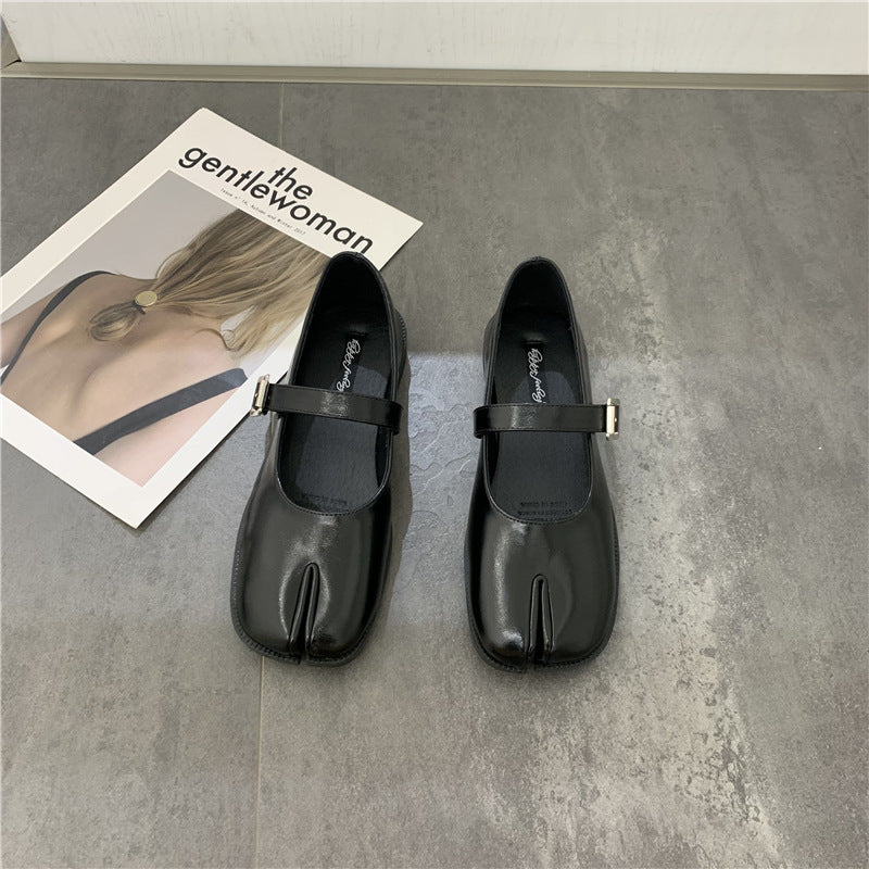 Gentle-Step Tabi Flats